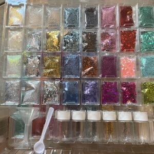 120 packs of glitter